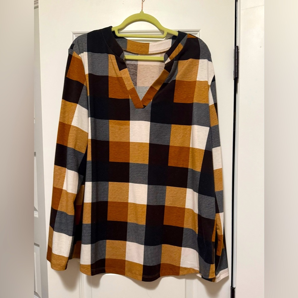 V-neck long sleeve T-shirt, plaid. Women’s 2XL